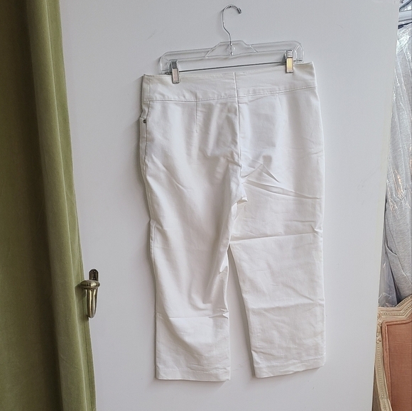 Hennes Capris - Picture 10 of 13